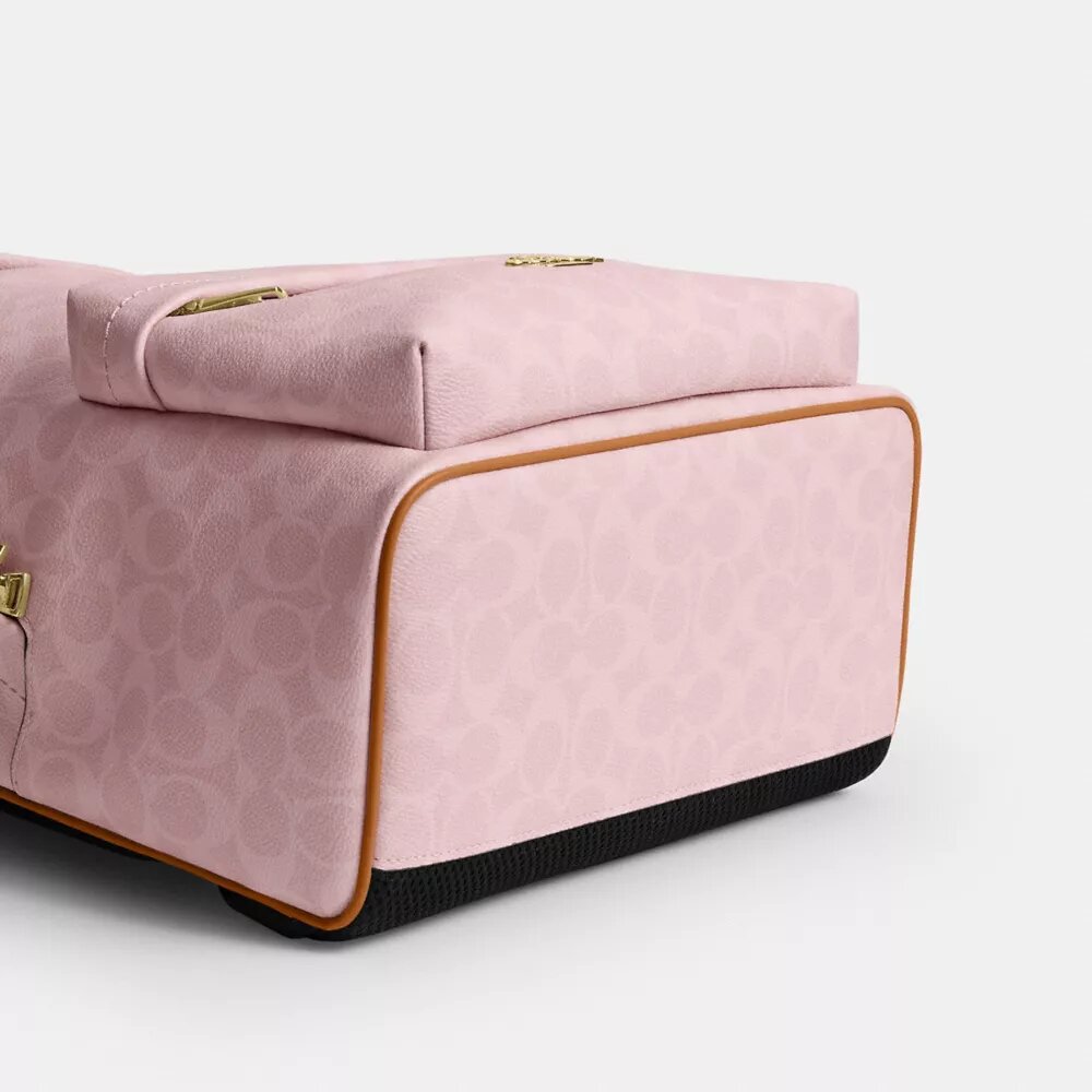 Taylor liten ryggsäck i Signature Canvas med smycken
