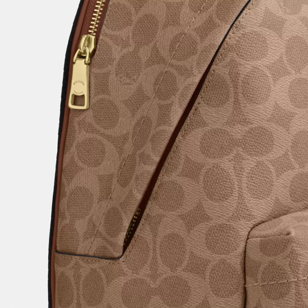 Taylor Small-ryggsäck i Signature Canvas