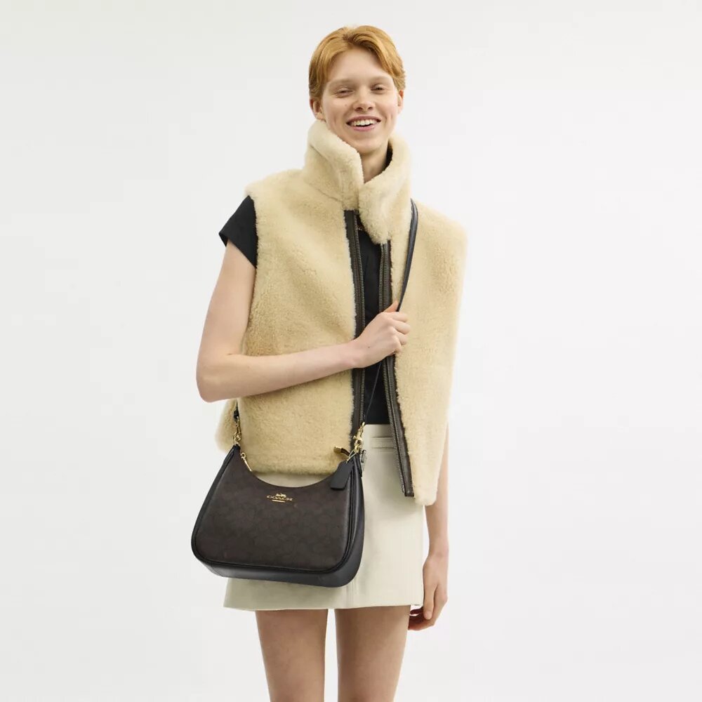 Teri Hobo-väska i Signature Canvas