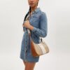 Teri Hobo-väska i Signature Canvas med rand