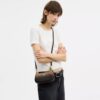 Teri Mini-crossbodyväska i Ombre Signature Canvas