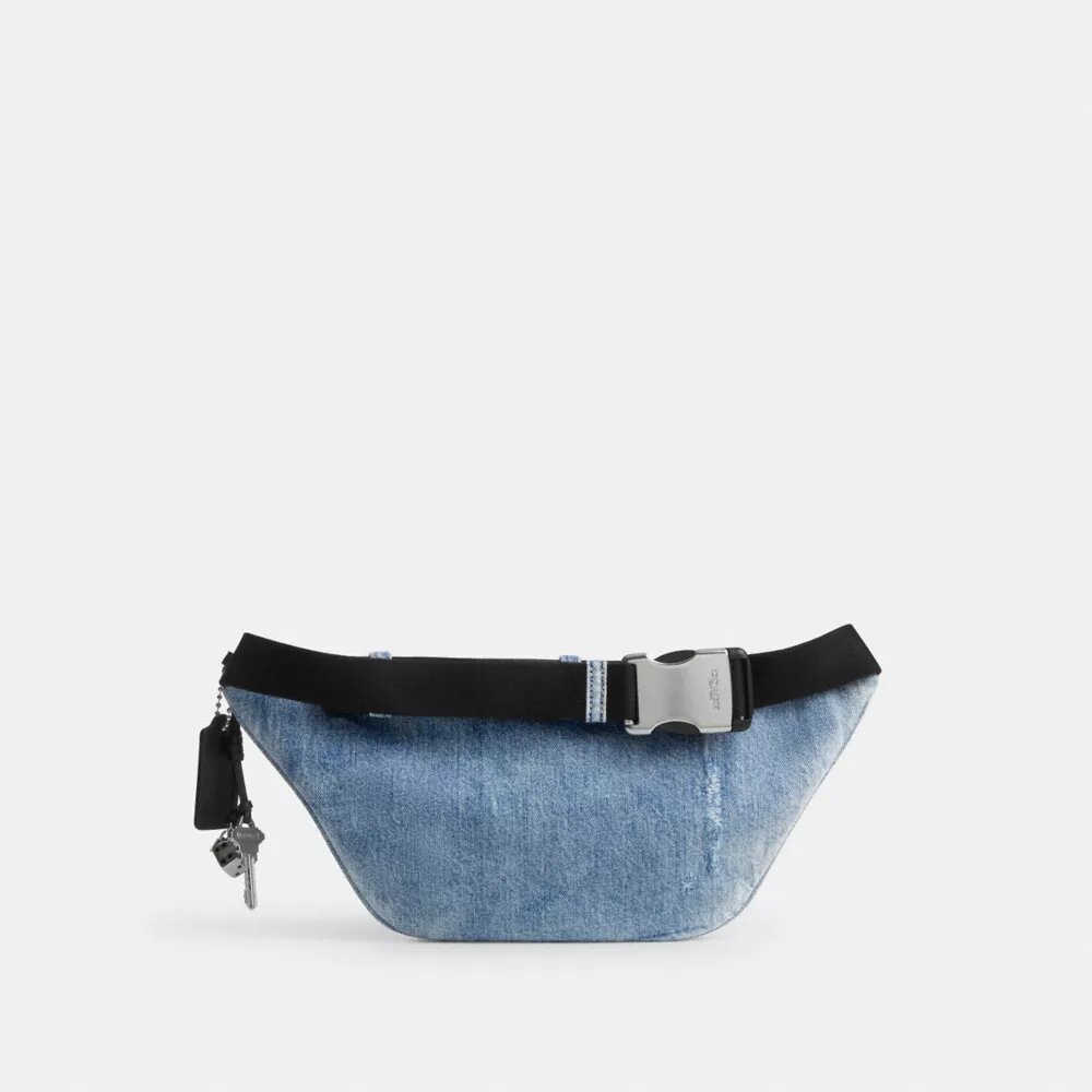 Travis bältesväska 35 i sliten denim med smycken