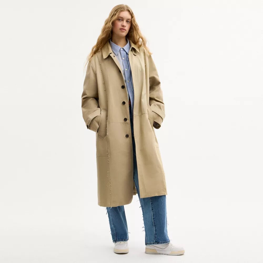 Trenchcoat av återanvänd bomull