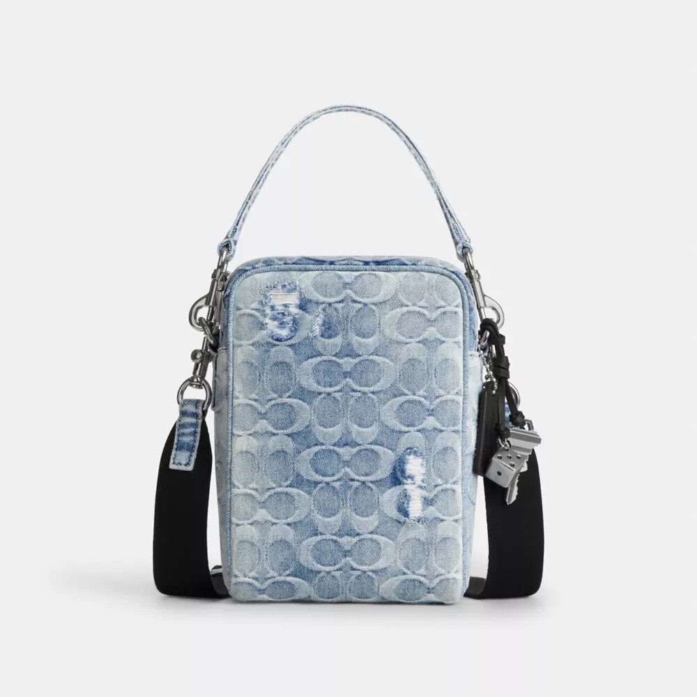 Tristan crossbody-väska 14 i den populära signaturdenimen med smycken