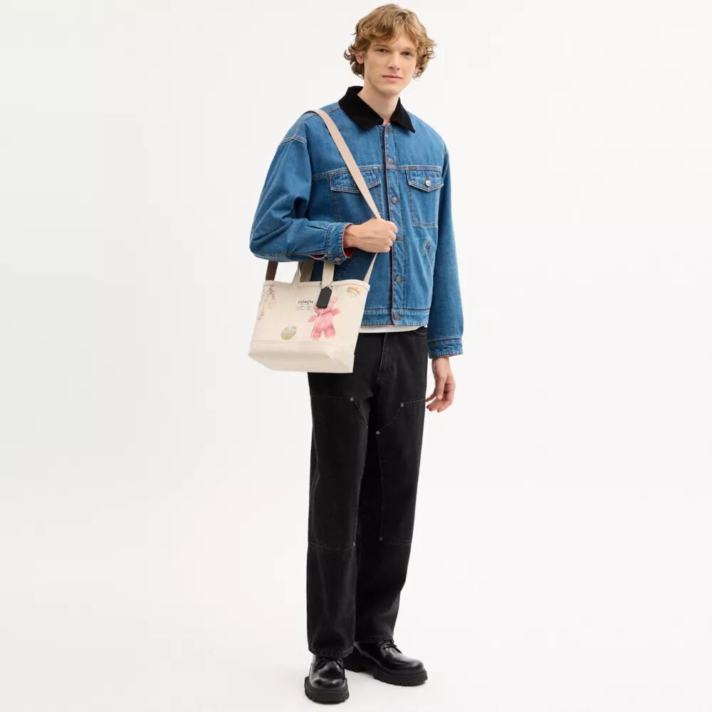 Utility Tote 27 med skissmönster